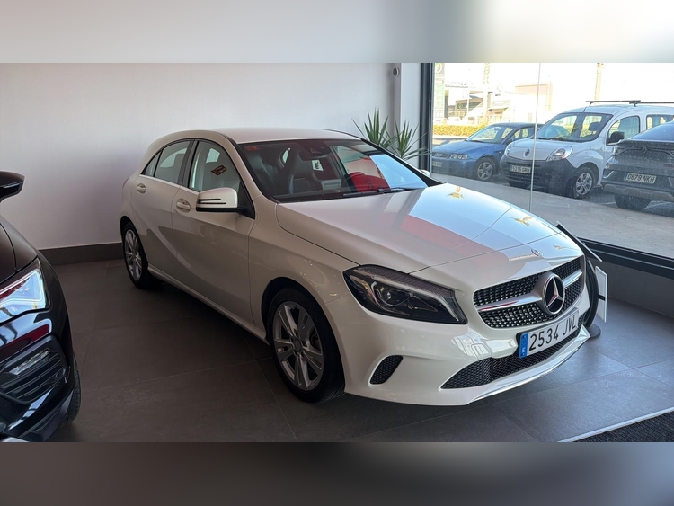 Mercedes Benz Clase A (todo) 200 URBAN 2.1 136CV foto 2